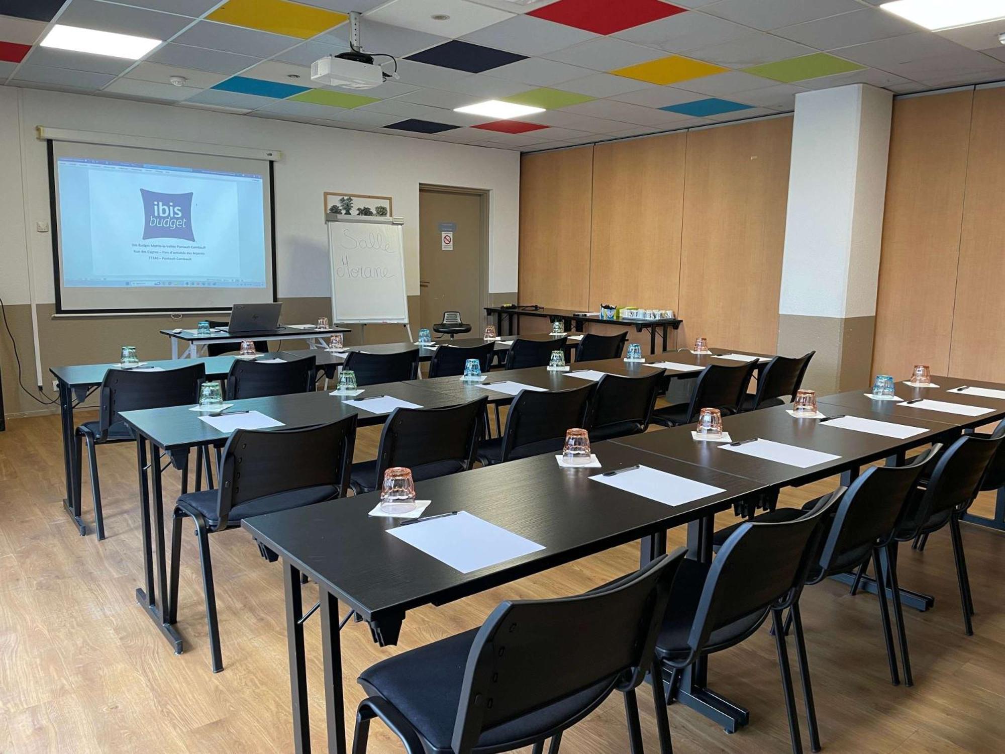 Ibis Budget Marne La Vallee Pontault Combault מראה חיצוני תמונה
